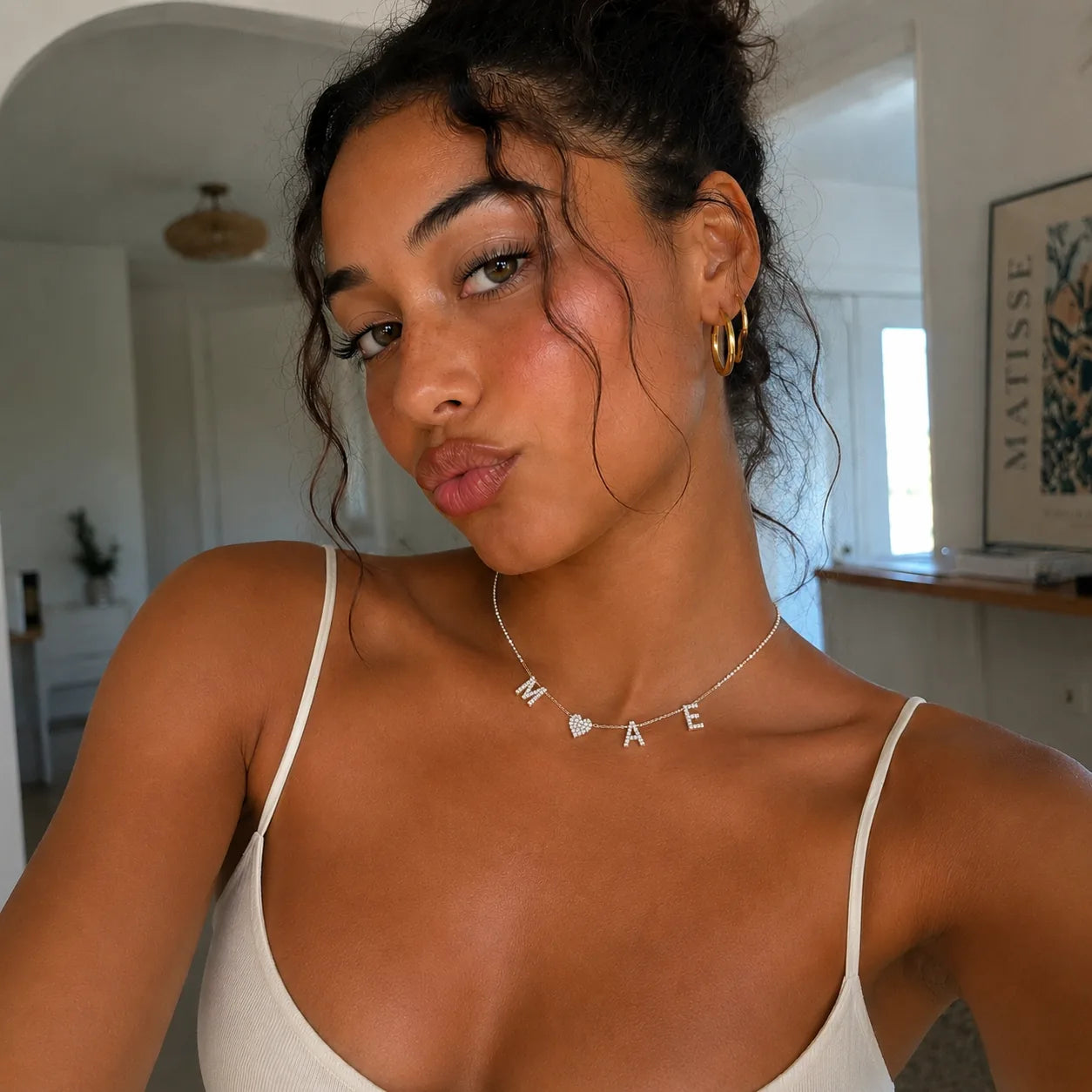 Aura customer review selfie